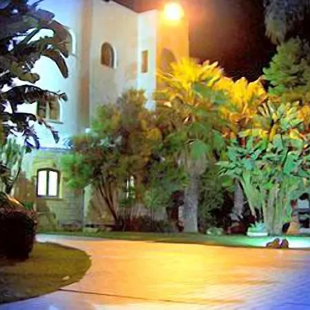 Akrabello מלון 3*